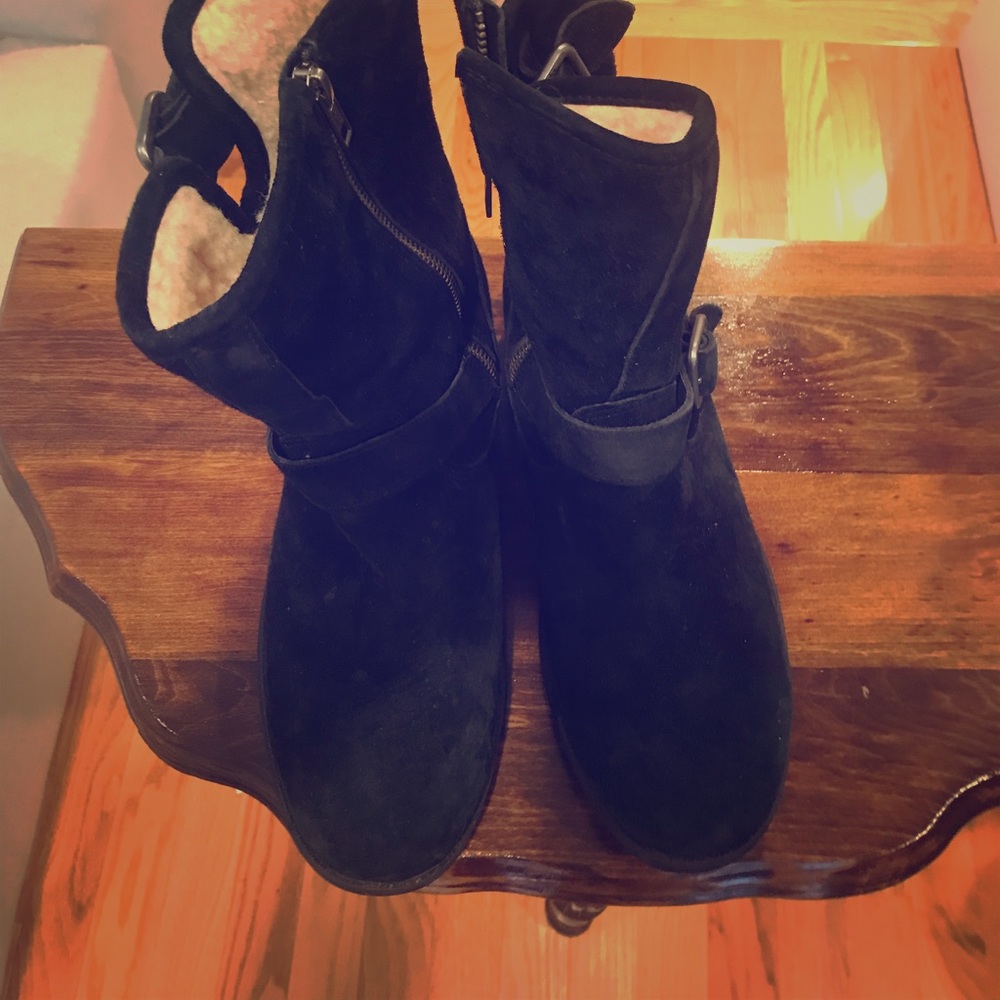 Women’s ugg boots size 9